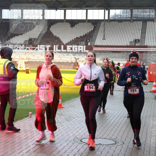 07.12.2025 - St. Pauli X-Mass-Run No. 15 Luisa Fischer http://msf.ph/oto/9382534 07.12.2025 10:49:37 Ziel 471, 194, 191, 191, 194, 379, 471, 590, 592, 890, 1019, 1155, 1164, 1166, 1273, 1274, 1370, 1372, 1663, 1895, 2268, 2269, 2299, 2301, 2421, 2512, 2515, 2764, 2765, 2921, 2933, 3366, 3369 meine-sportfotos.de