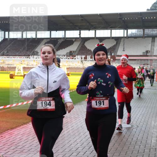 07.12.2025 - St. Pauli X-Mass-Run No. 15 Luisa Fischer http://msf.ph/oto/9382547 07.12.2025 10:49:38 Ziel 15, 471, 15, 194, 15, 191, 372, 157, 191, 194, 379, 471, 590, 592, 890, 1019, 1155, 1164, 1166, 1273, 1274, 1370, 1372, 1663, 1895, 2299, 2301, 2421, 2512, 2515, 2764, 2765, 2921, 2933, 3366, 3369 meine-sportfotos.de