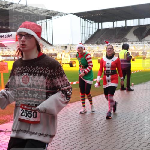 07.12.2025 - St. Pauli X-Mass-Run No. 15 Luisa Fischer http://msf.ph/oto/9382549 07.12.2025 11:23:00 Ziel 15, 2550, 347, 520, 1018, 1349, 1391, 1431, 2550, 2557, 2812, 2985, 3127, 3474, 3475, 3820, 3821 meine-sportfotos.de