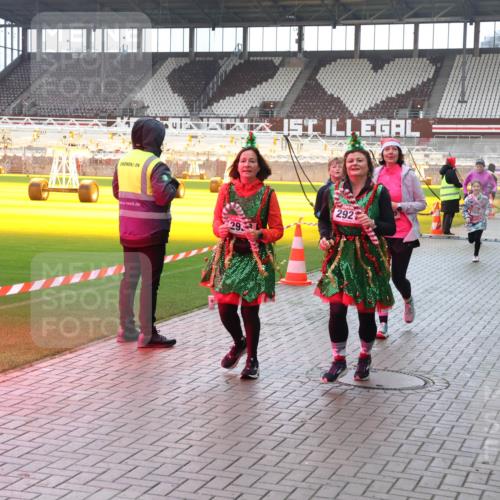 07.12.2025 - St. Pauli X-Mass-Run No. 15 Luisa Fischer http://msf.ph/oto/9382554 07.12.2025 10:49:42 Ziel 293, 292, 157, 191, 194, 379, 471, 590, 890, 1019, 1155, 1164, 1166, 1179, 1273, 1274, 1370, 1372, 1663, 2299, 2301, 2421, 2512, 2515, 2764, 2765, 2921, 2933, 3366, 3369 meine-sportfotos.de