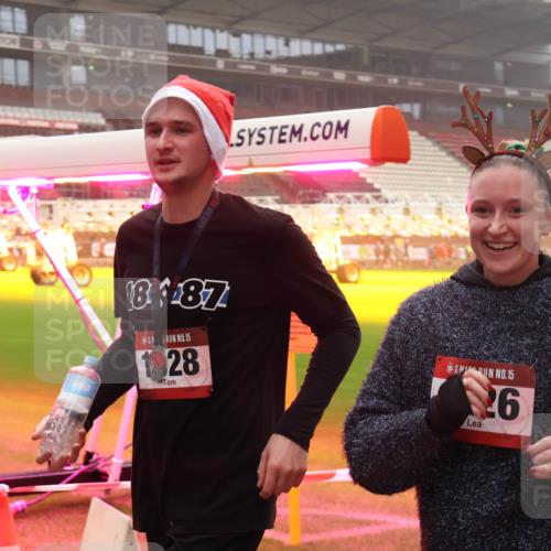 07.12.2025 - St. Pauli X-Mass-Run No. 15 Luisa Fischer http://msf.ph/oto/9382565 07.12.2025 10:12:49 Ziel 1887, 15, 1928, 15, 26, 756, 1070, 1072, 1074, 1077, 1389, 1526, 1688, 1833, 2177, 2758, 2760, 2770, 3428, 3514, 3551, 3557, 3585, 3799, 3834, 3836, 3870, 4658 meine-sportfotos.de