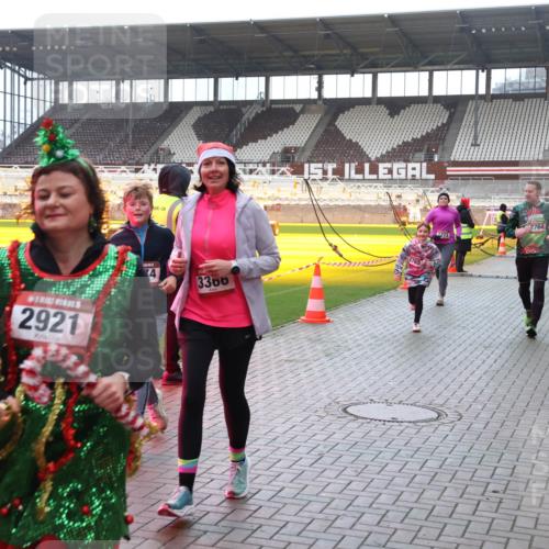 07.12.2025 - St. Pauli X-Mass-Run No. 15 Luisa Fischer http://msf.ph/oto/9382569 07.12.2025 10:49:44 Ziel 2921, 4, 3360, 2764, 1273, 157, 191, 194, 379, 471, 890, 1019, 1155, 1164, 1166, 1179, 1273, 1274, 1370, 1372, 1663, 2299, 2301, 2421, 2515, 2764, 2765, 2921, 2933, 3366, 3369 meine-sportfotos.de