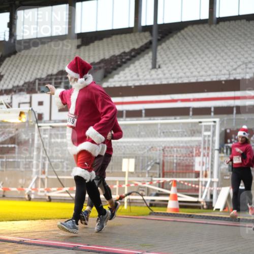 07.12.2025 - St. Pauli X-Mass-Run No. 15 Patografie http://msf.ph/oto/9382572 07.12.2025 10:22:04 Ziel 1371, 1488, 2817, 2818, 2819, 2945, 3431, 3736, 3999, 4000, 4321, 4322, 4323, 4415 meine-sportfotos.de