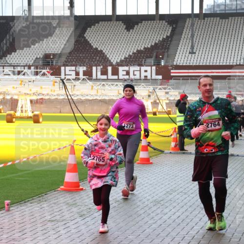 07.12.2025 - St. Pauli X-Mass-Run No. 15 Luisa Fischer http://msf.ph/oto/9382575 07.12.2025 10:49:45 Ziel 2765, 273, 2764, 157, 191, 194, 379, 471, 890, 1019, 1155, 1164, 1166, 1179, 1273, 1274, 1370, 1372, 1663, 2299, 2301, 2421, 2764, 2765, 2921, 2933, 3366, 3369 meine-sportfotos.de