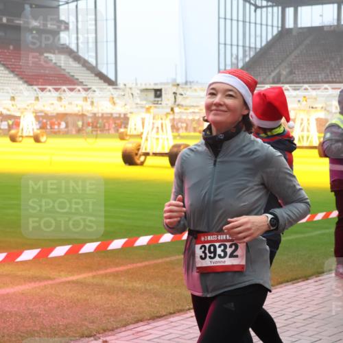 07.12.2025 - St. Pauli X-Mass-Run No. 15 Luisa Fischer http://msf.ph/oto/9382580 07.12.2025 10:12:51 Ziel 3932, 756, 1070, 1072, 1074, 1077, 1389, 1526, 1833, 2177, 2758, 2760, 2770, 3040, 3428, 3514, 3551, 3557, 3585, 3799, 3834, 3836, 3870, 4658 meine-sportfotos.de