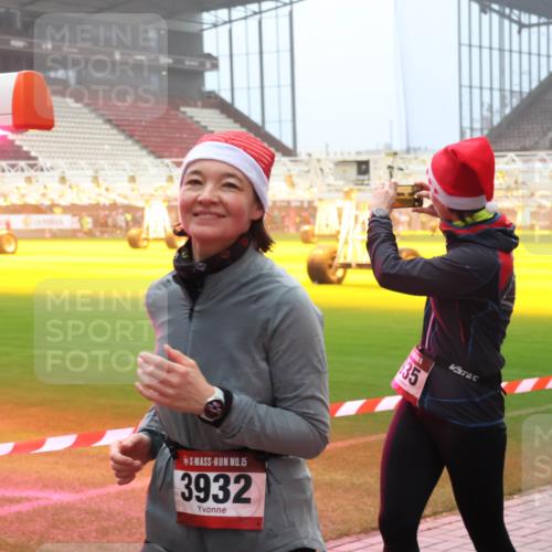 07.12.2025 - St. Pauli X-Mass-Run No. 15 Luisa Fischer http://msf.ph/oto/9382583 07.12.2025 10:12:51 Ziel 15, 3932, 5, 35, 756, 1070, 1072, 1074, 1077, 1389, 1526, 1833, 2177, 2758, 2760, 2770, 3040, 3428, 3514, 3551, 3557, 3585, 3799, 3834, 3836, 3870, 4658 meine-sportfotos.de