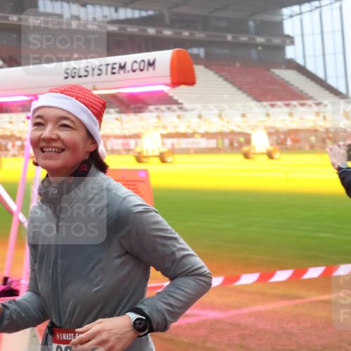 07.12.2025 - St. Pauli X-Mass-Run No. 15 Luisa Fischer http://msf.ph/oto/9382586 07.12.2025 10:12:51 Ziel 555, 35, 756, 1070, 1072, 1074, 1077, 1389, 1526, 1833, 2177, 2758, 2760, 2770, 3040, 3428, 3514, 3551, 3557, 3585, 3799, 3834, 3836, 3870, 4658 meine-sportfotos.de