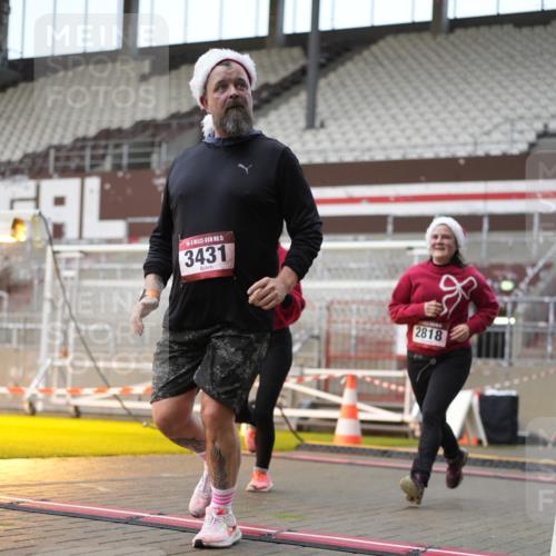 07.12.2025 - St. Pauli X-Mass-Run No. 15 Patografie http://msf.ph/oto/9382587 07.12.2025 10:22:05 Ziel 1371, 1488, 2817, 2818, 2819, 3431, 3736, 3999, 4000, 4321, 4322, 4323, 4415, 4774 meine-sportfotos.de