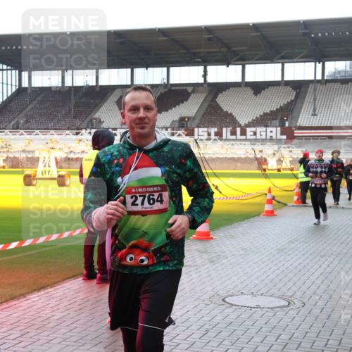 07.12.2025 - St. Pauli X-Mass-Run No. 15 Luisa Fischer http://msf.ph/oto/9382592 07.12.2025 10:49:48 Ziel 15, 2764, 2421, 157, 191, 194, 379, 471, 890, 1019, 1155, 1164, 1166, 1179, 1273, 1274, 1370, 1372, 1663, 2299, 2301, 2421, 2764, 2765, 2921, 2933, 3366, 3369 meine-sportfotos.de
