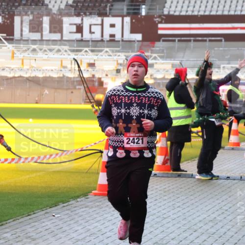 07.12.2025 - St. Pauli X-Mass-Run No. 15 Luisa Fischer http://msf.ph/oto/9382598 07.12.2025 10:49:49 Ziel 2421, 299, 2301, 157, 191, 194, 379, 471, 890, 1019, 1155, 1164, 1166, 1179, 1273, 1274, 1370, 1372, 1663, 2299, 2301, 2421, 2764, 2765, 2921, 2933, 3366, 3369 meine-sportfotos.de