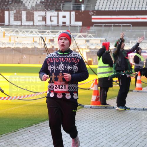 07.12.2025 - St. Pauli X-Mass-Run No. 15 Luisa Fischer http://msf.ph/oto/9382600 07.12.2025 10:49:50 Ziel 15, 2421, 2301, 157, 191, 194, 379, 471, 890, 1019, 1155, 1164, 1166, 1179, 1273, 1274, 1370, 1372, 1663, 2299, 2301, 2340, 2421, 2764, 2765, 2921, 2933, 3366, 3369 meine-sportfotos.de