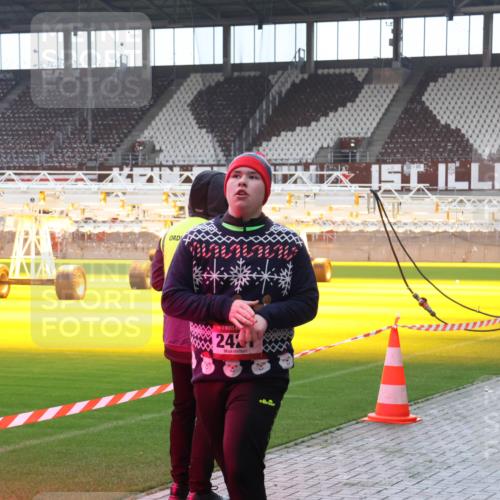 07.12.2025 - St. Pauli X-Mass-Run No. 15 Luisa Fischer http://msf.ph/oto/9382619 07.12.2025 10:49:52 Ziel 24, 157, 191, 194, 471, 890, 1019, 1155, 1164, 1166, 1179, 1273, 1274, 1370, 1372, 1663, 2299, 2301, 2338, 2340, 2341, 2421, 2764, 2765, 2777, 2779, 2921, 2933, 3366, 3369, 3380 meine-sportfotos.de
