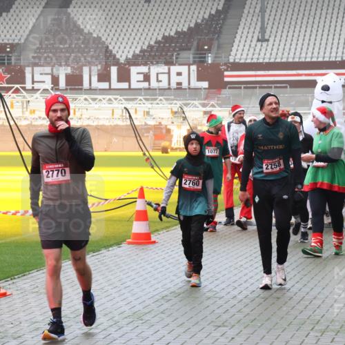 07.12.2025 - St. Pauli X-Mass-Run No. 15 Luisa Fischer http://msf.ph/oto/9382623 07.12.2025 10:13:09 Ziel 2770, 2760, 1077, 2758, 3836, 4487, 9, 18, 80, 938, 1070, 1072, 1074, 1077, 1397, 2687, 2758, 2760, 2770, 3040, 3428, 3514, 3551, 3557, 3585, 3799, 3834, 3836, 4487 meine-sportfotos.de