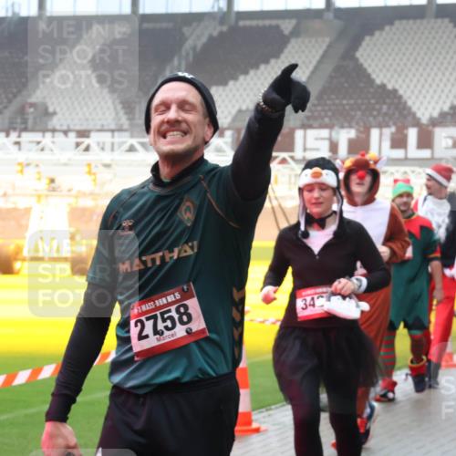 07.12.2025 - St. Pauli X-Mass-Run No. 15 Luisa Fischer http://msf.ph/oto/9382632 07.12.2025 10:13:14 Ziel 16, 5, 2758, 34, 3799, 9, 18, 80, 938, 1070, 1072, 1074, 1077, 1397, 1733, 2687, 2711, 2712, 2758, 2760, 2770, 3040, 3428, 3514, 3551, 3557, 3585, 3799, 3834, 3836, 4487 meine-sportfotos.de