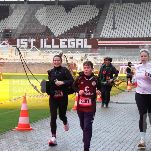 07.12.2025 - St. Pauli X-Mass-Run No. 15 Luisa Fischer http://msf.ph/oto/9382637 07.12.2025 10:49:54 Ziel 299, 2301, 890, 179, 157, 191, 194, 471, 890, 1155, 1164, 1166, 1179, 1232, 1273, 1274, 1370, 1372, 1663, 2299, 2301, 2338, 2340, 2341, 2421, 2764, 2765, 2777, 2779, 2921, 2933, 3366, 3369, 3380 meine-sportfotos.de