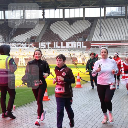 07.12.2025 - St. Pauli X-Mass-Run No. 15 Luisa Fischer http://msf.ph/oto/9382645 07.12.2025 10:49:55 Ziel 2299, 2301, 890, 1179, 157, 191, 194, 471, 890, 916, 1035, 1155, 1164, 1166, 1179, 1232, 1273, 1274, 1370, 1372, 1663, 2299, 2301, 2338, 2340, 2341, 2421, 2764, 2765, 2777, 2779, 2921, 2933, 3366, 3369, 3380 meine-sportfotos.de