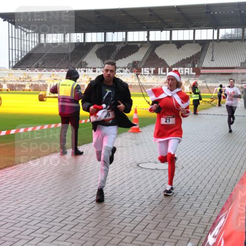 07.12.2025 - St. Pauli X-Mass-Run No. 15 Luisa Fischer http://msf.ph/oto/9382646 07.12.2025 11:23:24 Ziel 9, 21, 21, 69, 520, 1018, 1141, 1349, 1391, 1431, 2023, 2373, 2821, 2823, 4249, 4824 meine-sportfotos.de