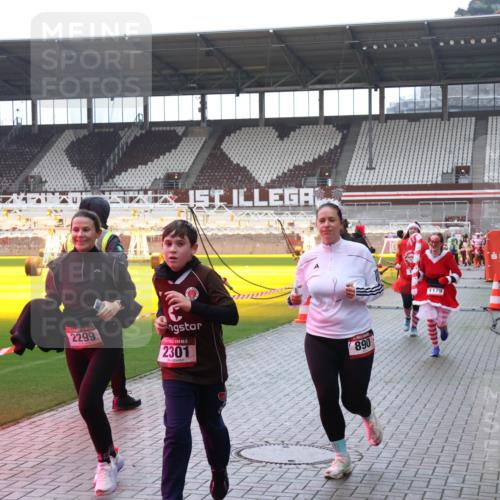 07.12.2025 - St. Pauli X-Mass-Run No. 15 Luisa Fischer http://msf.ph/oto/9382651 07.12.2025 10:49:56 Ziel 2299, 15, 2301, 890, 1179, 157, 191, 194, 471, 890, 916, 1035, 1155, 1166, 1179, 1232, 1273, 1274, 1370, 1372, 1663, 2299, 2301, 2338, 2340, 2341, 2421, 2764, 2765, 2777, 2779, 2921, 2933, 3366, 3369, 3380 meine-sportfotos.de