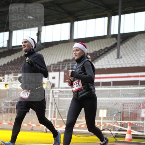 07.12.2025 - St. Pauli X-Mass-Run No. 15 Patografie http://msf.ph/oto/9382654 07.12.2025 10:22:18 Ziel 1371, 2184, 2817, 2818, 2819, 3431, 3736, 4771, 4774, 4781 meine-sportfotos.de