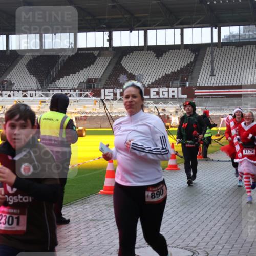 07.12.2025 - St. Pauli X-Mass-Run No. 15 Luisa Fischer http://msf.ph/oto/9382657 07.12.2025 10:49:56 Ziel 2301, 890, 1179, 157, 191, 194, 471, 890, 916, 1035, 1155, 1166, 1179, 1232, 1273, 1274, 1370, 1372, 1663, 2299, 2301, 2338, 2340, 2341, 2421, 2764, 2765, 2777, 2779, 2921, 2933, 3366, 3369, 3380 meine-sportfotos.de