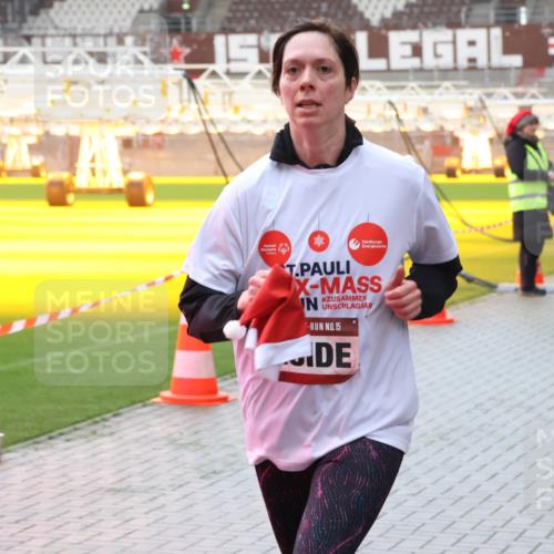 07.12.2025 - St. Pauli X-Mass-Run No. 15 Luisa Fischer http://msf.ph/oto/9382660 07.12.2025 11:23:27 Ziel 15, 2973, 21, 69, 520, 1018, 1141, 2023, 2373, 2821, 2823, 4249, 4824 meine-sportfotos.de