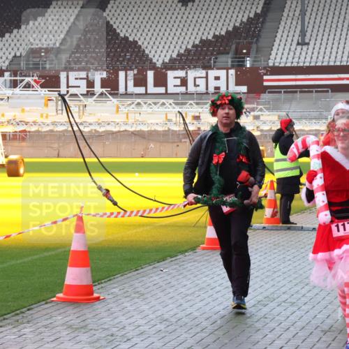 07.12.2025 - St. Pauli X-Mass-Run No. 15 Luisa Fischer http://msf.ph/oto/9382665 07.12.2025 10:49:57 Ziel 1179, 157, 191, 194, 471, 890, 916, 1035, 1155, 1179, 1232, 1273, 1274, 1370, 1372, 1663, 2100, 2201, 2299, 2301, 2338, 2340, 2341, 2421, 2764, 2765, 2777, 2779, 2921, 2933, 3366, 3369, 3380 meine-sportfotos.de