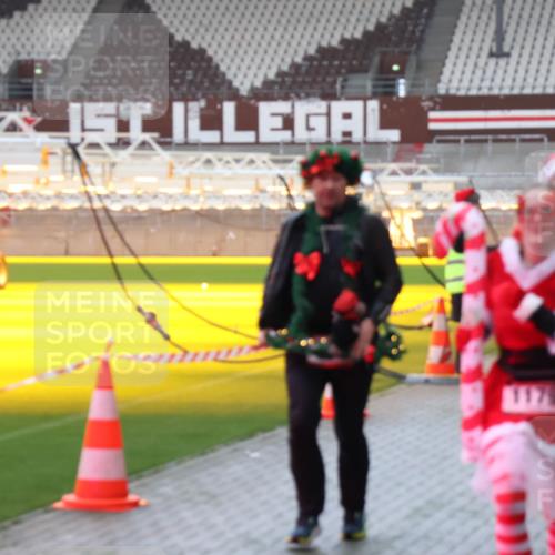 07.12.2025 - St. Pauli X-Mass-Run No. 15 Luisa Fischer http://msf.ph/oto/9382667 07.12.2025 10:49:58 Ziel 157, 191, 194, 471, 890, 916, 1035, 1155, 1179, 1232, 1273, 1274, 1370, 1372, 1663, 2100, 2201, 2299, 2301, 2338, 2340, 2341, 2421, 2764, 2765, 2777, 2779, 2921, 2933, 3030, 3366, 3369, 3380 meine-sportfotos.de