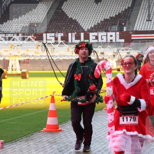 07.12.2025 - St. Pauli X-Mass-Run No. 15 Luisa Fischer http://msf.ph/oto/9382673 07.12.2025 10:49:58 Ziel 1179, 157, 157, 191, 194, 471, 890, 916, 1035, 1155, 1179, 1232, 1273, 1274, 1370, 1372, 1663, 2100, 2201, 2299, 2301, 2338, 2340, 2341, 2421, 2764, 2765, 2777, 2779, 2921, 2933, 3030, 3366, 3369, 3380 meine-sportfotos.de