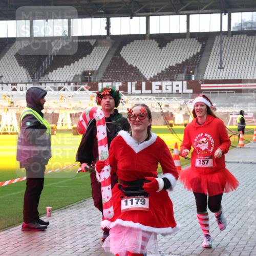 07.12.2025 - St. Pauli X-Mass-Run No. 15 Luisa Fischer http://msf.ph/oto/9382678 07.12.2025 10:49:59 Ziel 1179, 157, 157, 191, 194, 471, 890, 916, 1035, 1155, 1179, 1232, 1273, 1274, 1370, 1372, 1663, 2100, 2201, 2299, 2301, 2338, 2340, 2341, 2421, 2764, 2765, 2777, 2779, 2921, 2933, 3030, 3366, 3369, 3380 meine-sportfotos.de