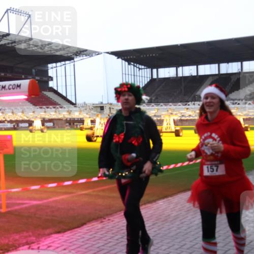 07.12.2025 - St. Pauli X-Mass-Run No. 15 Luisa Fischer http://msf.ph/oto/9382693 07.12.2025 10:50:01 Ziel 157, 157, 191, 194, 471, 890, 916, 1035, 1179, 1232, 1273, 1274, 1370, 1372, 1663, 2100, 2201, 2299, 2301, 2338, 2340, 2341, 2421, 2764, 2765, 2777, 2779, 2921, 2933, 3026, 3030, 3366, 3369, 3380 meine-sportfotos.de