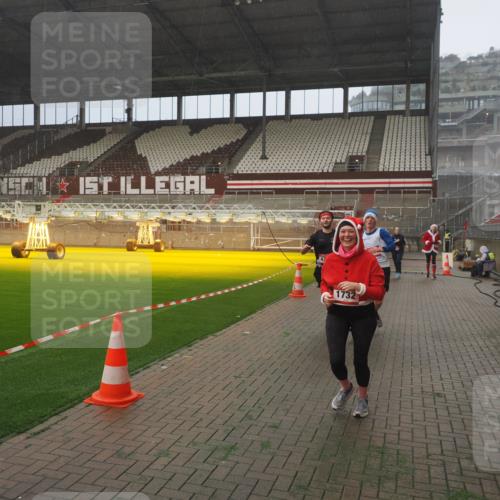 07.12.2025 - St. Pauli X-Mass-Run No. 15 Fabian Wolf http://msf.ph/oto/9382695 07.12.2025 10:10:11 Ziel 962, 1399, 1732, 2502, 2504, 2560, 3245, 3246, 3410, 3411, 4358, 4507 meine-sportfotos.de