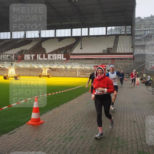 07.12.2025 - St. Pauli X-Mass-Run No. 15 Fabian Wolf http://msf.ph/oto/9382704 07.12.2025 10:10:11 Ziel 962, 1399, 1732, 2502, 2504, 2560, 3245, 3246, 3410, 3411, 4358, 4507 meine-sportfotos.de