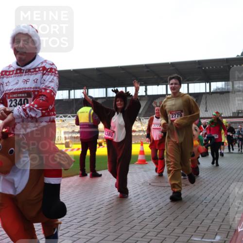 07.12.2025 - St. Pauli X-Mass-Run No. 15 Luisa Fischer http://msf.ph/oto/9382734 07.12.2025 10:50:20 Ziel 15, 2340, 3380, 2777, 2779, 40, 157, 890, 904, 905, 916, 1035, 1179, 1232, 2100, 2201, 2299, 2301, 2338, 2340, 2341, 2421, 2575, 2777, 2779, 3026, 3030, 3380, 4855 meine-sportfotos.de
