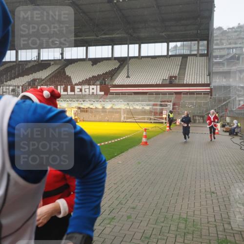 07.12.2025 - St. Pauli X-Mass-Run No. 15 Fabian Wolf http://msf.ph/oto/9382752 07.12.2025 10:10:13 Ziel 962, 1399, 1732, 3410, 3411, 4358, 4507 meine-sportfotos.de