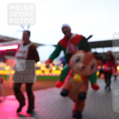 07.12.2025 - St. Pauli X-Mass-Run No. 15 Luisa Fischer http://msf.ph/oto/9382758 07.12.2025 10:50:23 Ziel 40, 157, 904, 905, 916, 1035, 1179, 1232, 2100, 2201, 2299, 2301, 2338, 2340, 2341, 2575, 2777, 2779, 3026, 3030, 3380, 4855 meine-sportfotos.de