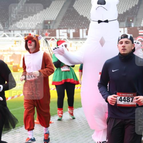 07.12.2025 - St. Pauli X-Mass-Run No. 15 Luisa Fischer http://msf.ph/oto/9382763 07.12.2025 10:13:15 Ziel 15, 3428, 3514, 1074, 15, 4487, 18, 9, 18, 80, 938, 1070, 1072, 1074, 1077, 1397, 1733, 2687, 2711, 2712, 2758, 2760, 2770, 3040, 3428, 3514, 3551, 3557, 3585, 3588, 3799, 3834, 3836, 4487 meine-sportfotos.de