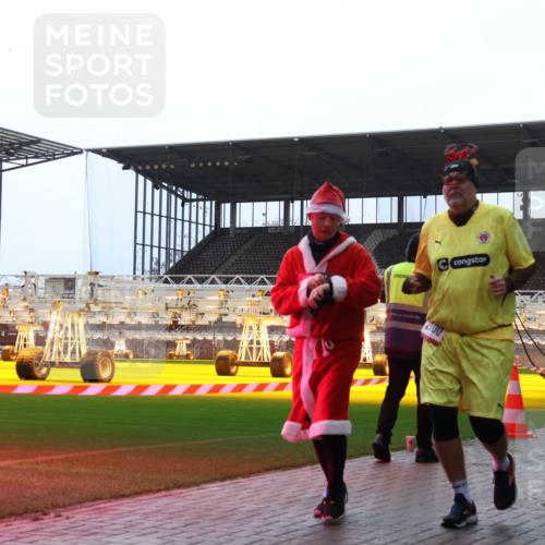 07.12.2025 - St. Pauli X-Mass-Run No. 15 Luisa Fischer http://msf.ph/oto/9382782 07.12.2025 10:50:26 Ziel 40, 157, 904, 905, 916, 1035, 1179, 1232, 2100, 2201, 2338, 2340, 2341, 2575, 2777, 2779, 3026, 3030, 3380, 4855 meine-sportfotos.de