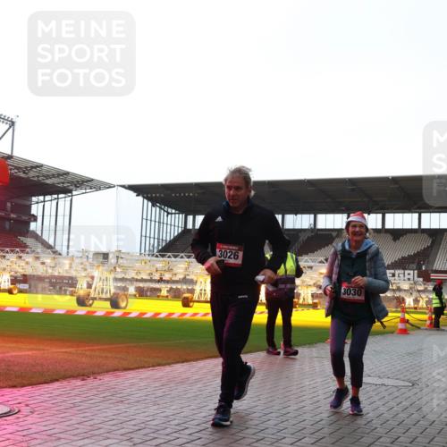 07.12.2025 - St. Pauli X-Mass-Run No. 15 Luisa Fischer http://msf.ph/oto/9382797 07.12.2025 10:50:29 Ziel 3026, 3030, 40, 904, 905, 916, 1035, 1232, 2100, 2201, 2338, 2340, 2341, 2575, 2777, 2779, 3026, 3030, 3380, 4110, 4111, 4855 meine-sportfotos.de