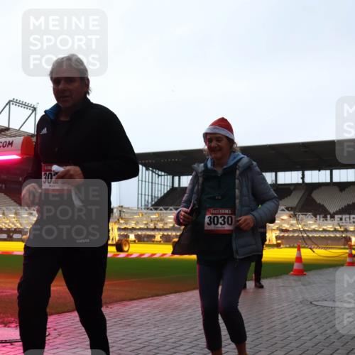 07.12.2025 - St. Pauli X-Mass-Run No. 15 Luisa Fischer http://msf.ph/oto/9382804 07.12.2025 10:50:30 Ziel 302, 15, 3030, 40, 904, 905, 916, 1035, 1232, 2100, 2201, 2338, 2340, 2341, 2575, 2777, 2779, 3026, 3030, 3380, 4110, 4111, 4855 meine-sportfotos.de