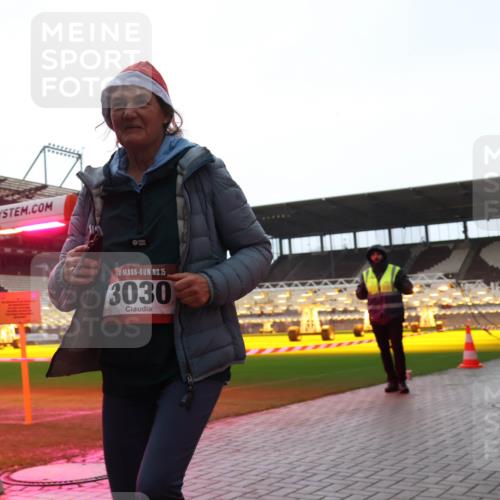 07.12.2025 - St. Pauli X-Mass-Run No. 15 Luisa Fischer http://msf.ph/oto/9382810 07.12.2025 10:50:30 Ziel 15, 3030, 40, 904, 905, 916, 1035, 1232, 2100, 2201, 2338, 2340, 2341, 2575, 2777, 2779, 3026, 3030, 3380, 4110, 4111, 4855 meine-sportfotos.de