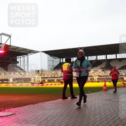 07.12.2025 - St. Pauli X-Mass-Run No. 15 Luisa Fischer http://msf.ph/oto/9382816 07.12.2025 10:50:36 Ziel 2575, 40, 904, 905, 916, 1035, 1232, 2100, 2201, 2338, 2340, 2341, 2575, 2582, 2583, 2584, 2777, 2779, 3026, 3030, 3287, 3291, 3380, 4075, 4110, 4111, 4756, 4757, 4759, 4855 meine-sportfotos.de