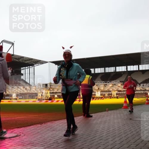 07.12.2025 - St. Pauli X-Mass-Run No. 15 Luisa Fischer http://msf.ph/oto/9382819 07.12.2025 10:50:36 Ziel 40, 2575, 40, 904, 905, 916, 1035, 1232, 2100, 2201, 2338, 2340, 2341, 2575, 2582, 2583, 2584, 2777, 2779, 3026, 3030, 3287, 3291, 3380, 4075, 4110, 4111, 4756, 4757, 4759, 4855 meine-sportfotos.de