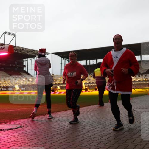 07.12.2025 - St. Pauli X-Mass-Run No. 15 Luisa Fischer http://msf.ph/oto/9382836 07.12.2025 10:50:39 Ziel 40, 575, 2, 40, 904, 905, 916, 1035, 1232, 2100, 2201, 2250, 2338, 2341, 2460, 2575, 2582, 2583, 2584, 2777, 2779, 3026, 3030, 3287, 3291, 3380, 4075, 4110, 4111, 4756, 4757, 4759, 4855 meine-sportfotos.de