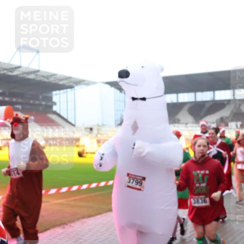 07.12.2025 - St. Pauli X-Mass-Run No. 15 Luisa Fischer http://msf.ph/oto/9382845 07.12.2025 10:13:18 Ziel 3799, 3836, 9, 18, 80, 938, 1070, 1126, 1397, 1733, 2687, 2711, 2712, 2758, 2760, 2770, 3040, 3428, 3514, 3551, 3557, 3585, 3588, 3589, 3799, 3834, 3836, 4487 meine-sportfotos.de