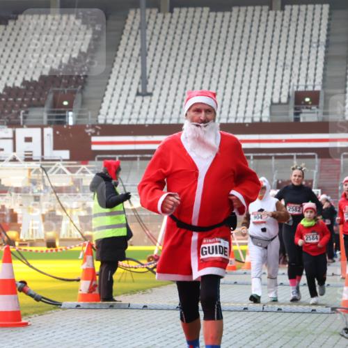 07.12.2025 - St. Pauli X-Mass-Run No. 15 Luisa Fischer http://msf.ph/oto/9382851 07.12.2025 10:50:51 Ziel 904, 2582, 2584, 40, 904, 905, 1726, 1729, 1730, 2250, 2460, 2575, 2582, 2583, 2584, 3287, 3291, 3368, 4075, 4110, 4111, 4756, 4757, 4759, 4855 meine-sportfotos.de