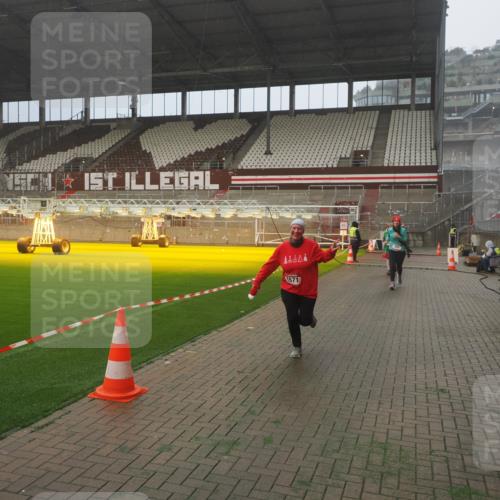 07.12.2025 - St. Pauli X-Mass-Run No. 15 Fabian Wolf http://msf.ph/oto/9382884 07.12.2025 10:10:30 Ziel 550, 964, 1571, 2083, 2087 meine-sportfotos.de
