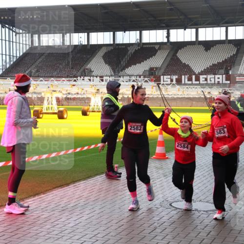 07.12.2025 - St. Pauli X-Mass-Run No. 15 Luisa Fischer http://msf.ph/oto/9382885 07.12.2025 10:51:00 Ziel 2582, 1583, 2584, 904, 381, 564, 904, 905, 1726, 1729, 1730, 2250, 2460, 2582, 2583, 2584, 2737, 2738, 2763, 3287, 3291, 3368, 4075, 4110, 4111, 4535, 4537, 4756, 4757, 4759, 4760, 4881 meine-sportfotos.de