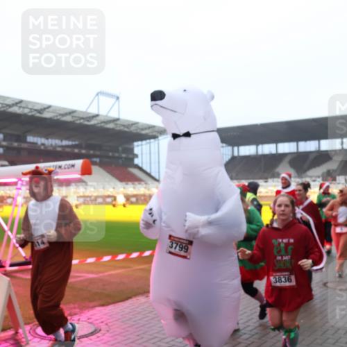 07.12.2025 - St. Pauli X-Mass-Run No. 15 Luisa Fischer http://msf.ph/oto/9382888 07.12.2025 10:13:18 Ziel 1851, 3799, 3836, 9, 18, 80, 938, 1070, 1126, 1397, 1733, 2687, 2711, 2712, 2758, 2760, 2770, 3040, 3428, 3514, 3551, 3557, 3585, 3588, 3589, 3799, 3834, 3836, 4487 meine-sportfotos.de