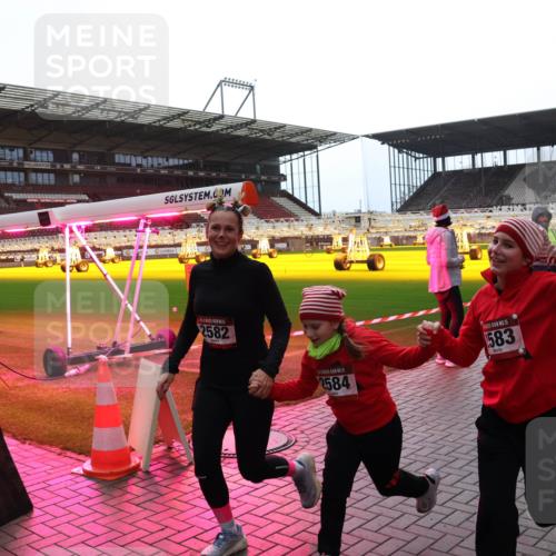 07.12.2025 - St. Pauli X-Mass-Run No. 15 Luisa Fischer http://msf.ph/oto/9382903 07.12.2025 10:51:02 Ziel 2582, 5, 2584, 15, 583, 905, 381, 564, 904, 905, 1726, 1729, 1730, 2250, 2460, 2582, 2583, 2584, 2737, 2738, 2763, 3287, 3291, 3368, 4075, 4110, 4111, 4535, 4537, 4756, 4757, 4759, 4760, 4881 meine-sportfotos.de