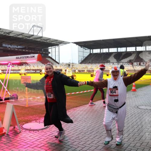 07.12.2025 - St. Pauli X-Mass-Run No. 15 Luisa Fischer http://msf.ph/oto/9382915 07.12.2025 10:51:05 Ziel 905, 904, 249, 381, 564, 769, 1726, 1729, 1730, 2250, 2460, 2582, 2583, 2584, 2737, 2738, 2763, 3287, 3291, 3368, 4075, 4110, 4111, 4535, 4537, 4756, 4757, 4759, 4760, 4881 meine-sportfotos.de